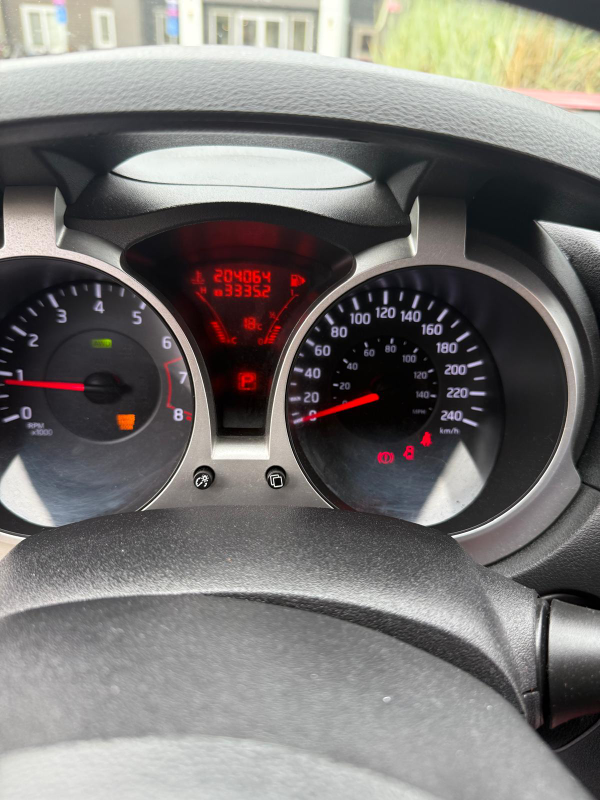 Red Nissan Juke - photo 4
