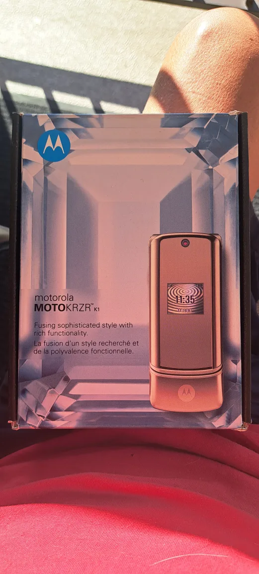 Motorola MOTOKRZR K1 Cell Phone thumbnail