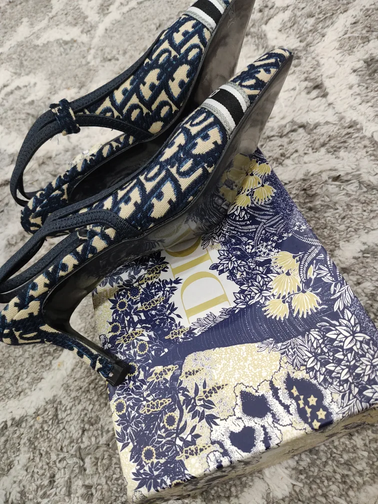 Christian Dior Slingback Heels image indicator(4)