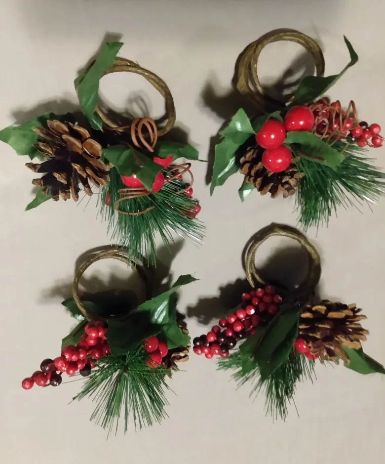Festive Holiday Napkin Rings (Set of 4) image indicator(3)