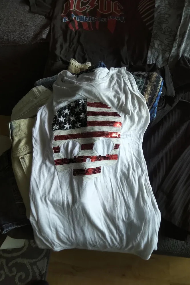 Mixed Clothing Lot - Oro, AC/DC, More! image indicator(7)