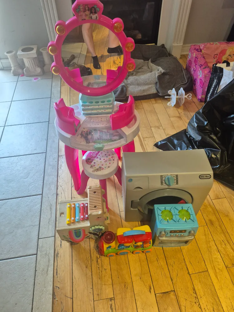 Barbie Vanity & Little Tikes Washer/Dryer thumbnail