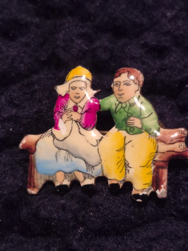 small enamel broach Holland couple on the bench thumbnail