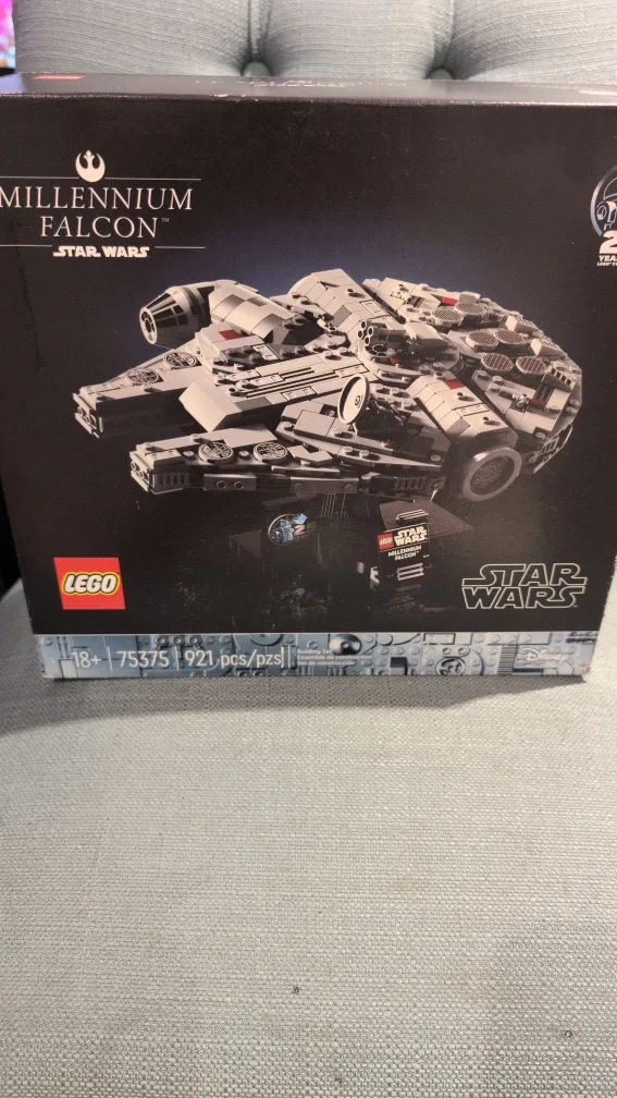 LEGO Star Wars Millennium Falcon 75375 thumbnail