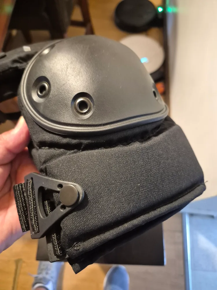 Alta Contour Knee Protectors - New! image indicator(3)