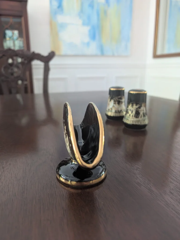 24k Gold Napkin Holder & Salt/Pepper Shakers image indicator(5)