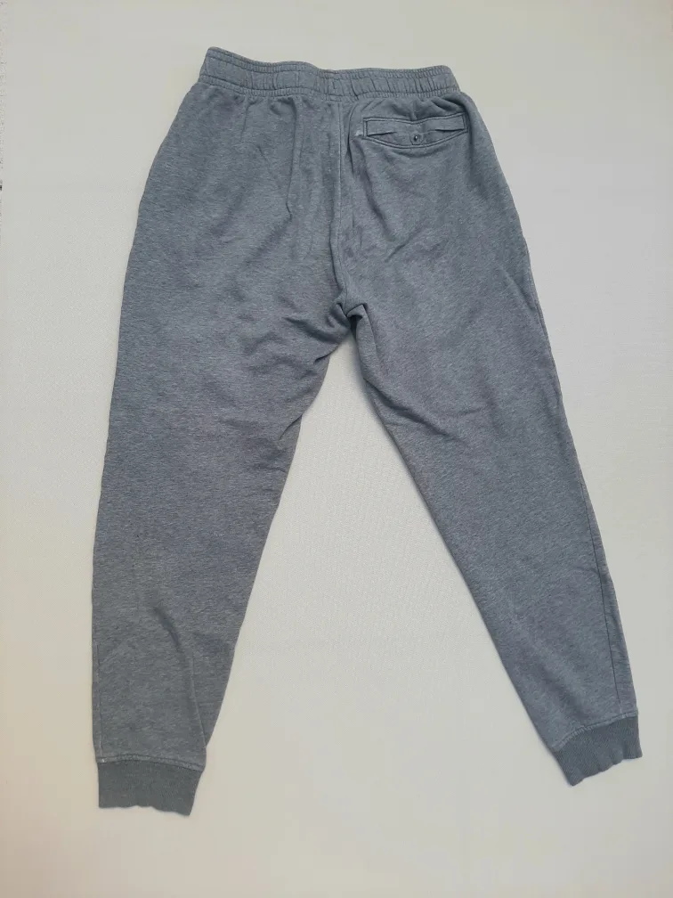 Under Armour Grey Sweatpants - Size M image indicator(2)
