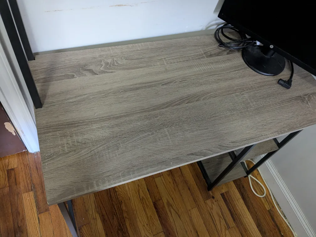 Desk with shelves on top and underneath! image indicator(2)