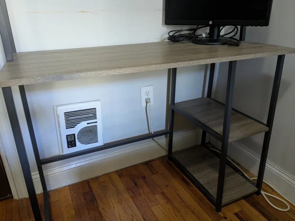 Desk with shelves on top and underneath! image indicator(3)