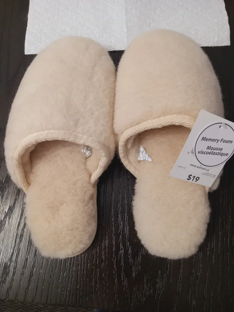 Memory Foam Slippers - Size 7 thumbnail