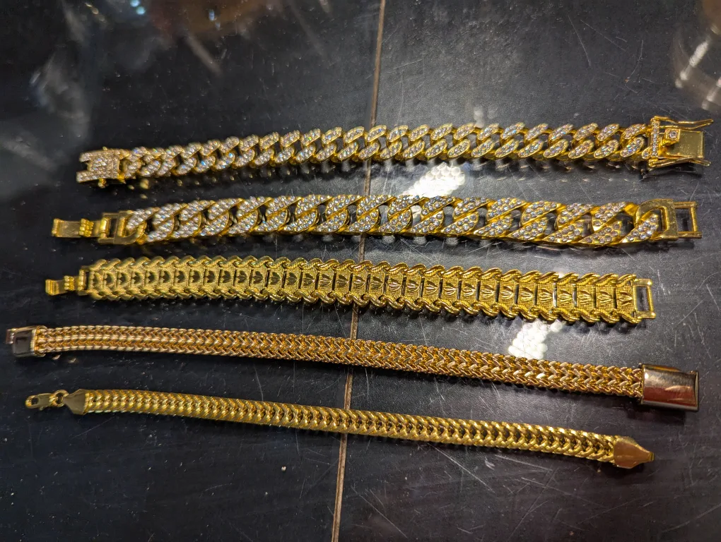 Brand New Gold-plated Bracelets plus Free bonus, downtown. image indicator(3)