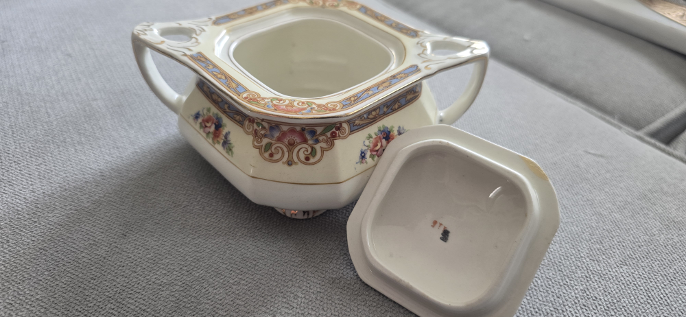 WH Grindley & Co England Ivory Floral Marjorie Sugar Bowl - photo 2