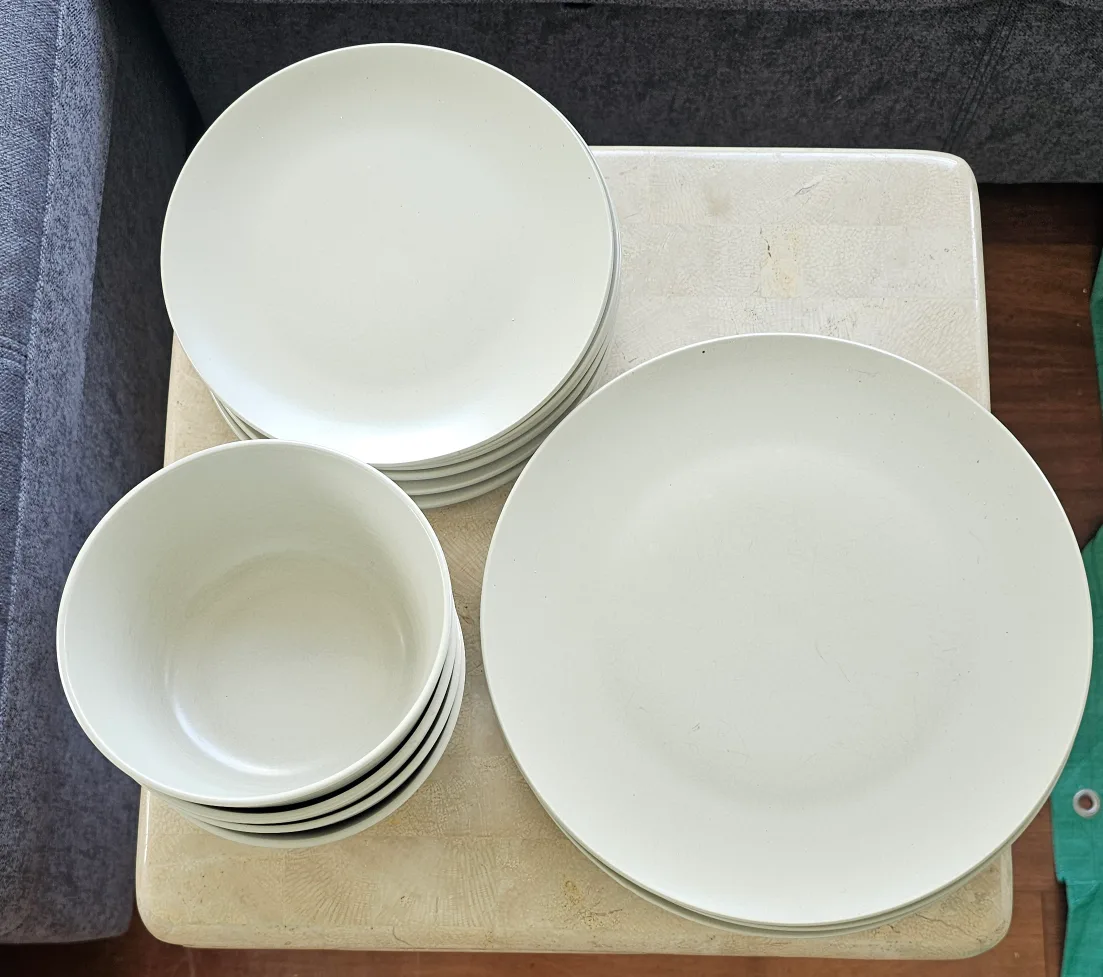 Dinnerware Set - Plates & Bowls