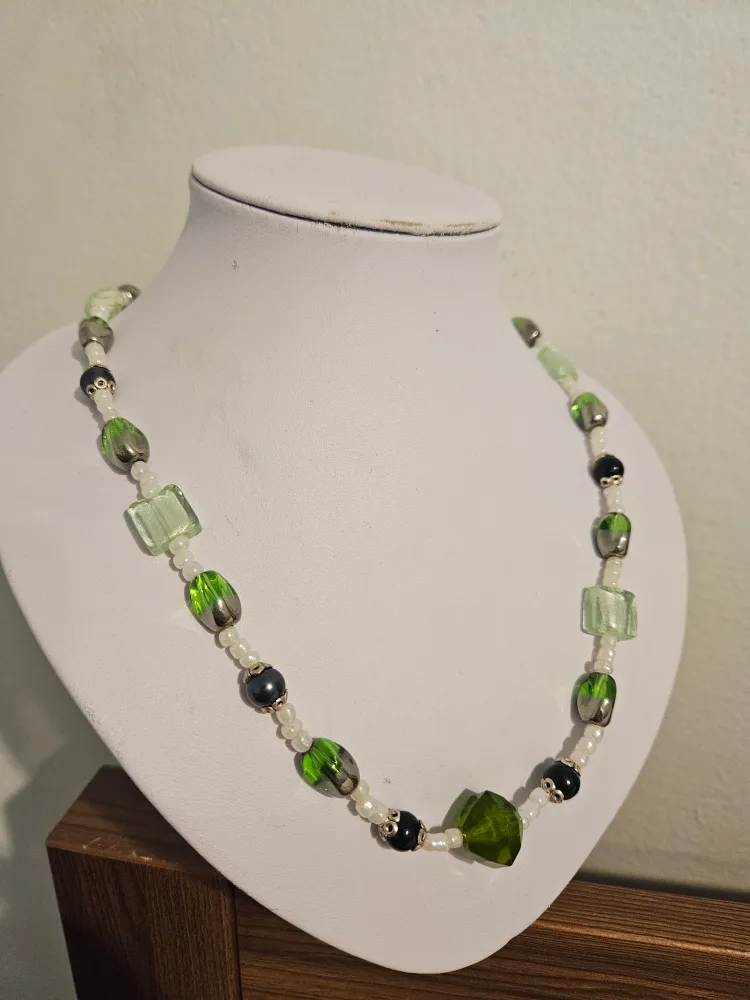 Green Beaded Necklace thumbnail
