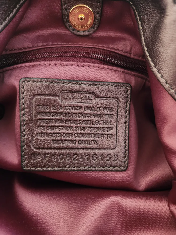 Coach Signature Hobo Bag image indicator(3)
