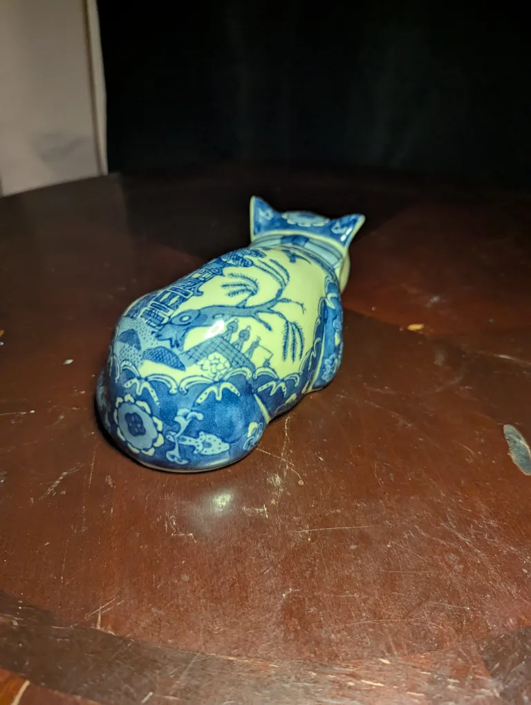 Vintage Blue & White Porcelain Cat Figurine image indicator(5)