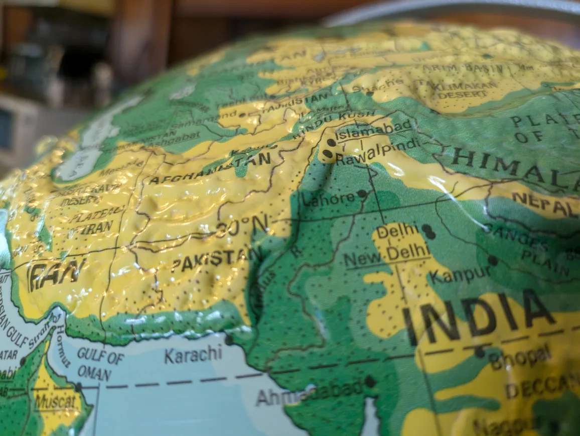 Nystrom Globe Sculptural and Dual Rotating Axis , 1995 image indicator(4)