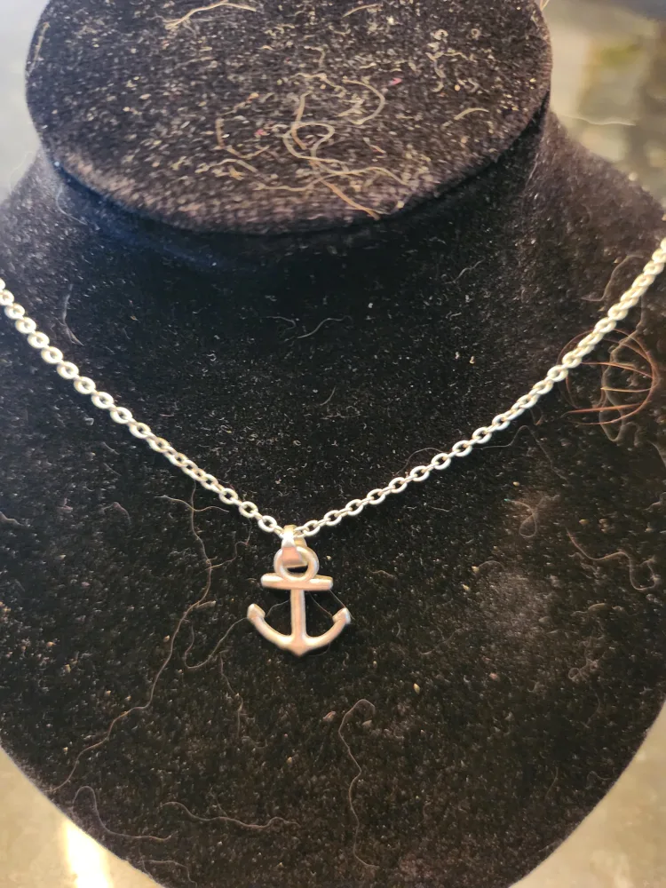 Anchor Pendant Necklace 🇨🇦 thumbnail