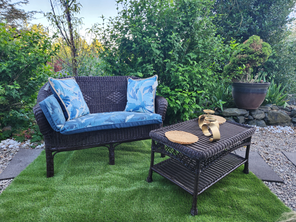 Wicker loveseat and Coffee Table, Dark Brown