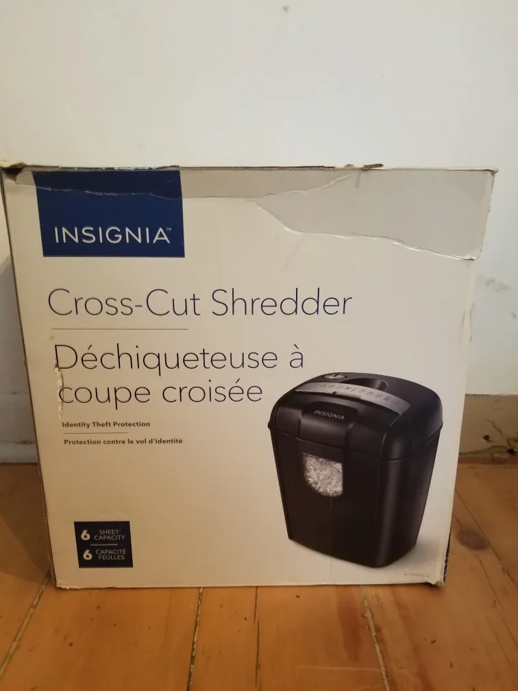 Insignia Cross-Cut Shredder thumbnail