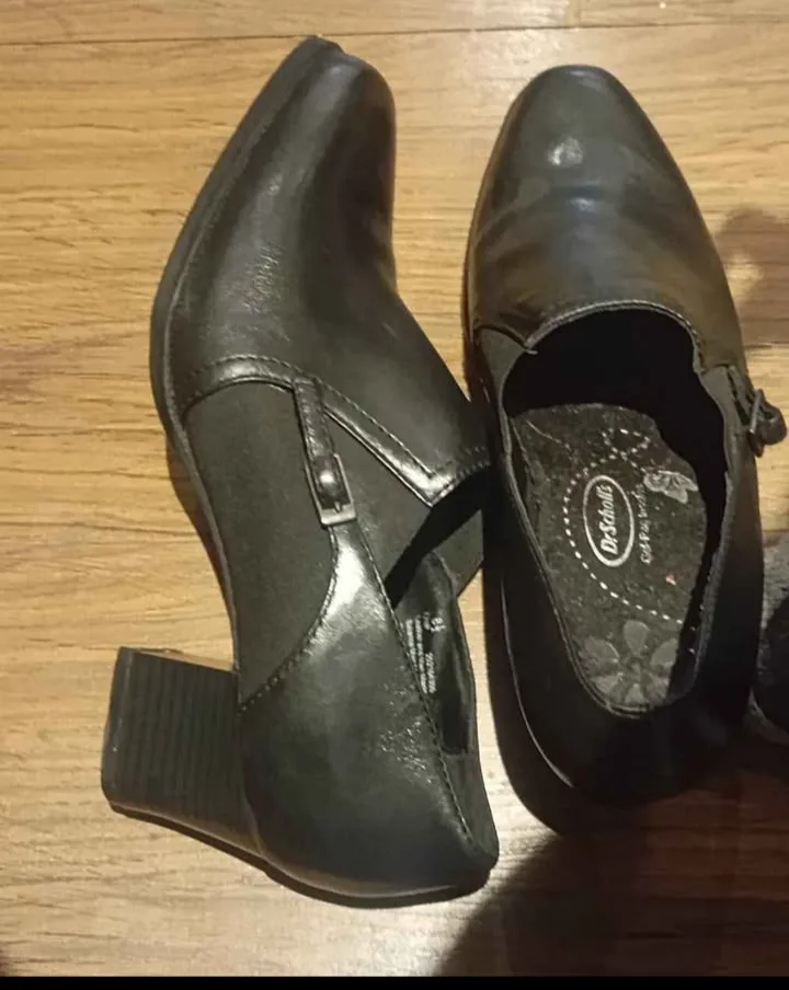 Dr. Scholl's Black Heels - Size 8 image indicator(2)