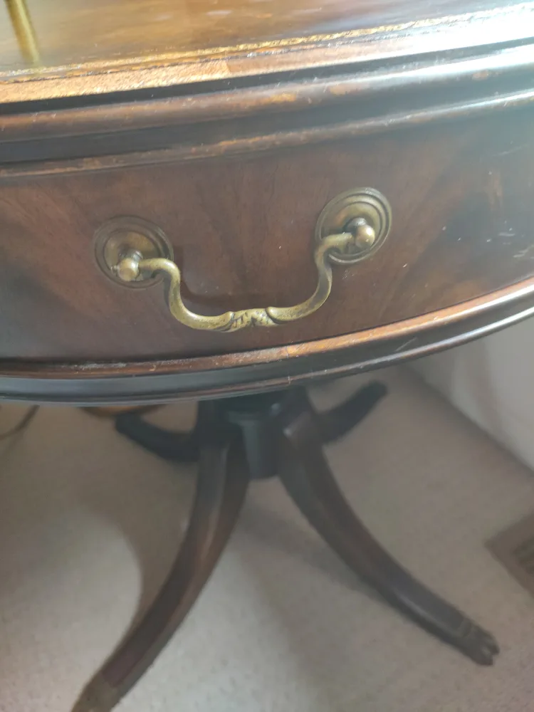 Deilcraft Fine Furniture Round Table image indicator(10)