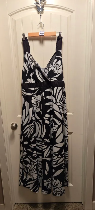 2X Black & White Floral Dress thumbnail