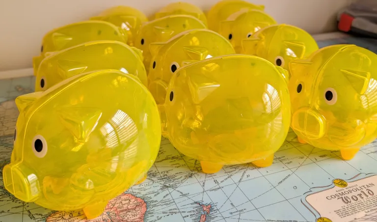 🇨🇦Yellow Piggy Banks - Set of 12 thumbnail