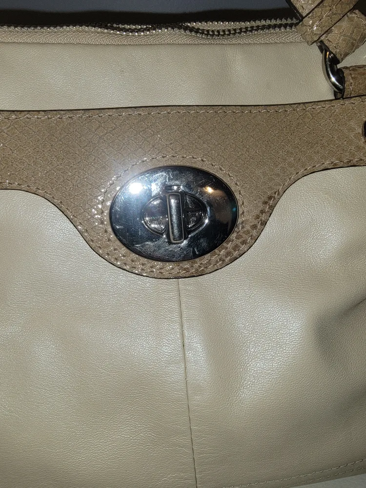 Coach Cream Leather Handbag image indicator(4)