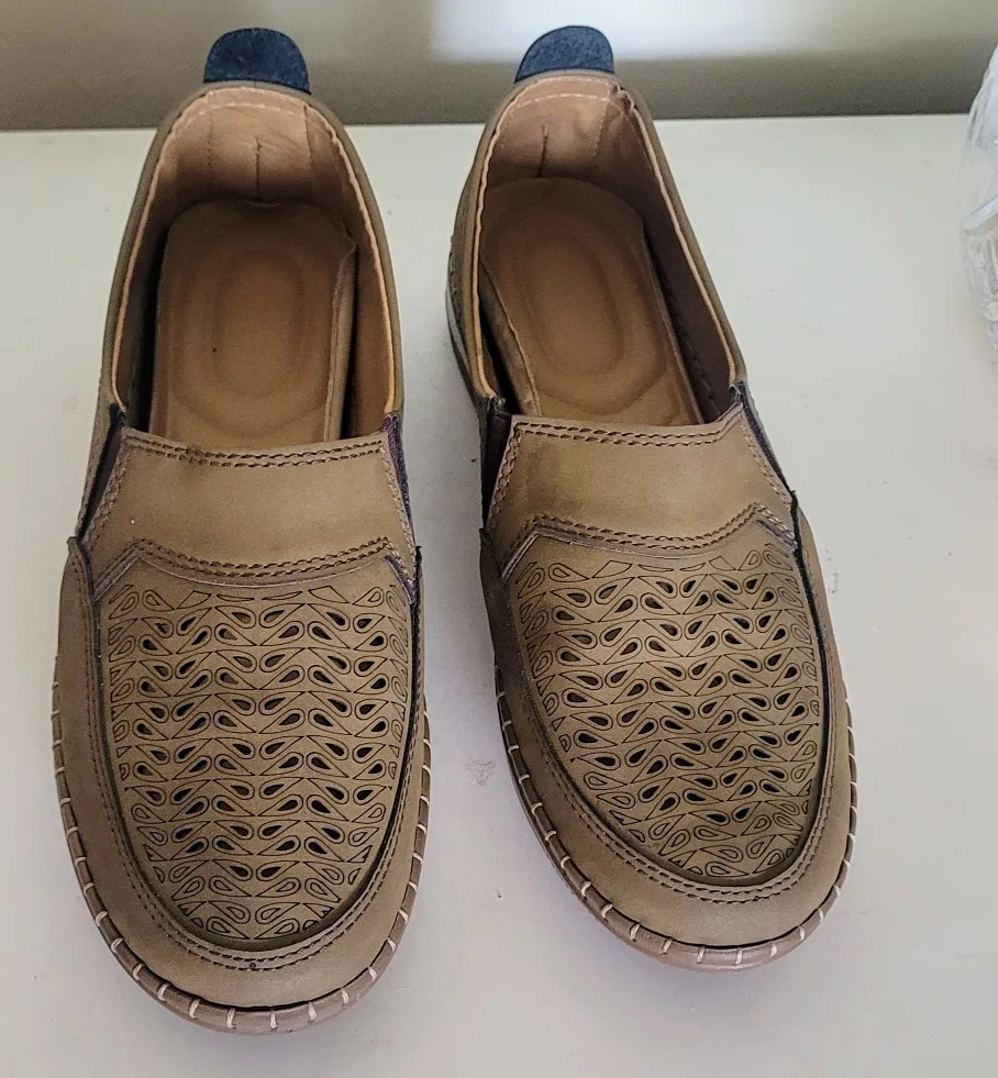 🇨🇦Earth Origins Slip-on Shoes, Size 10 thumbnail