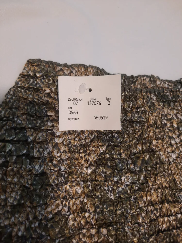 beautiful Multi Green Sleeveless Top - Size M image indicator(2)