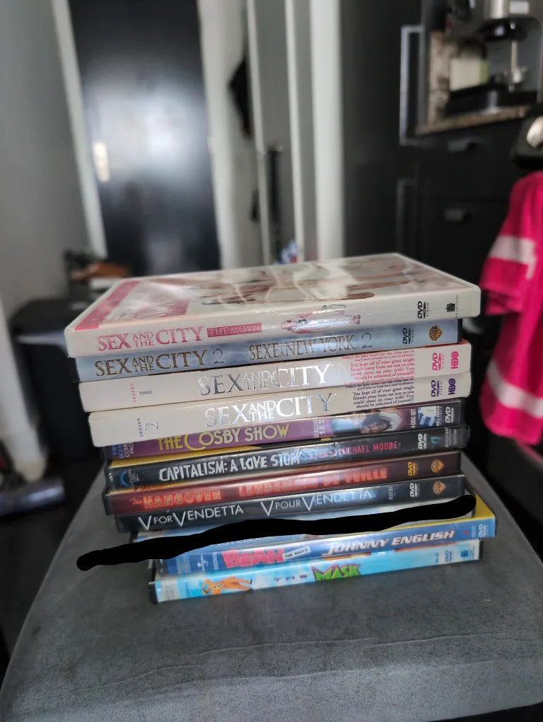 🇨🇦Mixed DVD Lot: Sex and the City, Hangover, V for Vendetta thumbnail
