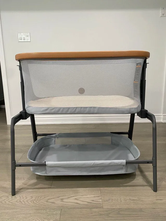 HALO BassiNest Swivel Sleeper - Excellent Condition! thumbnail