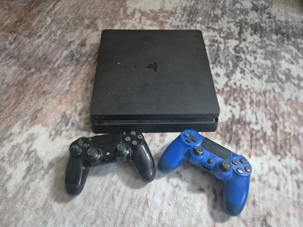PlayStation 4 (PS4) with 2 Controllers thumbnail