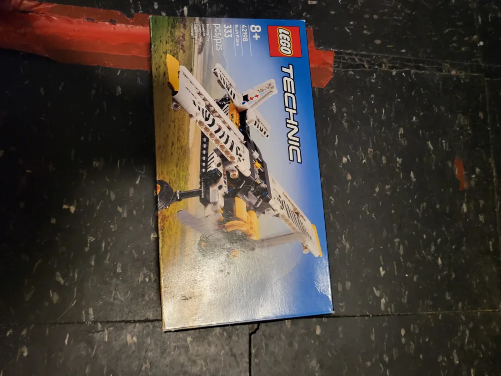LEGO Technic Bush Plane 42198 (New) thumbnail