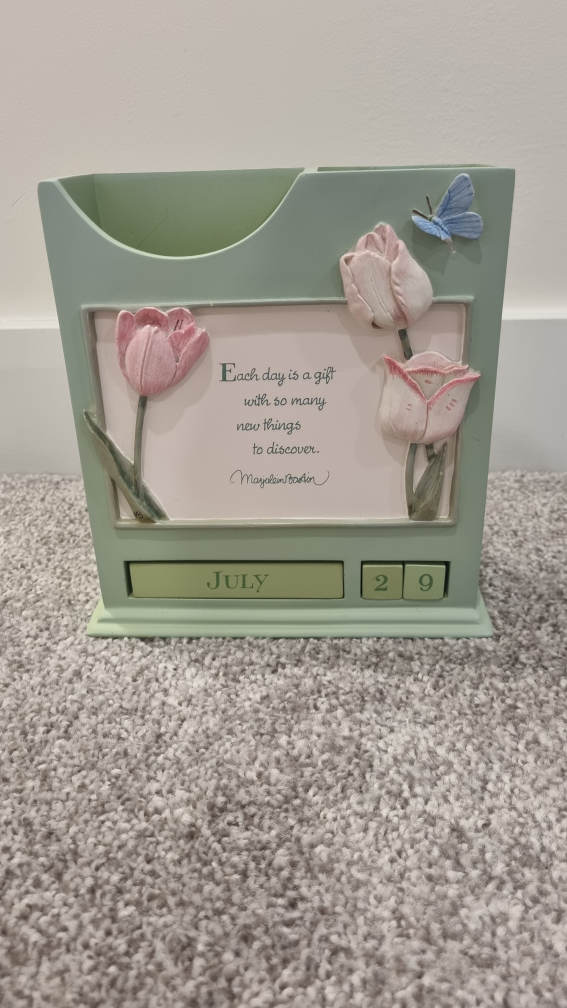 Desk Organizers, lego book ends & Bulletin Board - photo 2