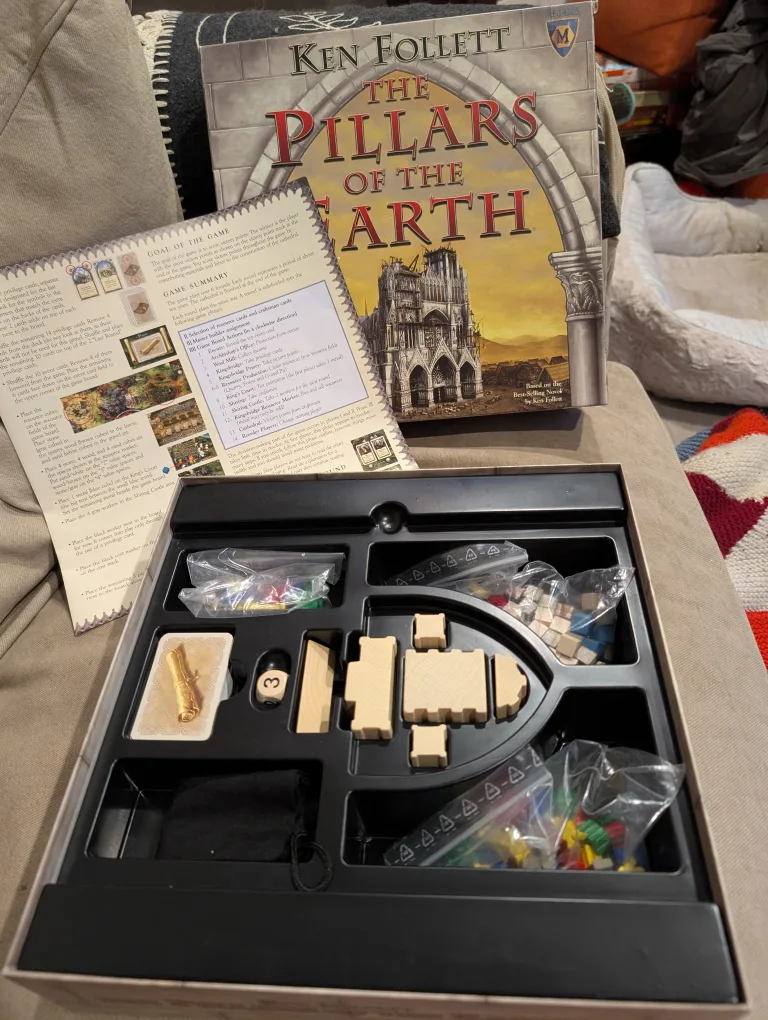 The Pillars of the Earth Board Game image indicator(2)