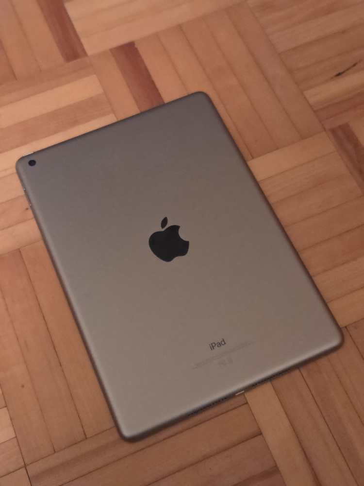Apple iPad 6th Generation - photo 5