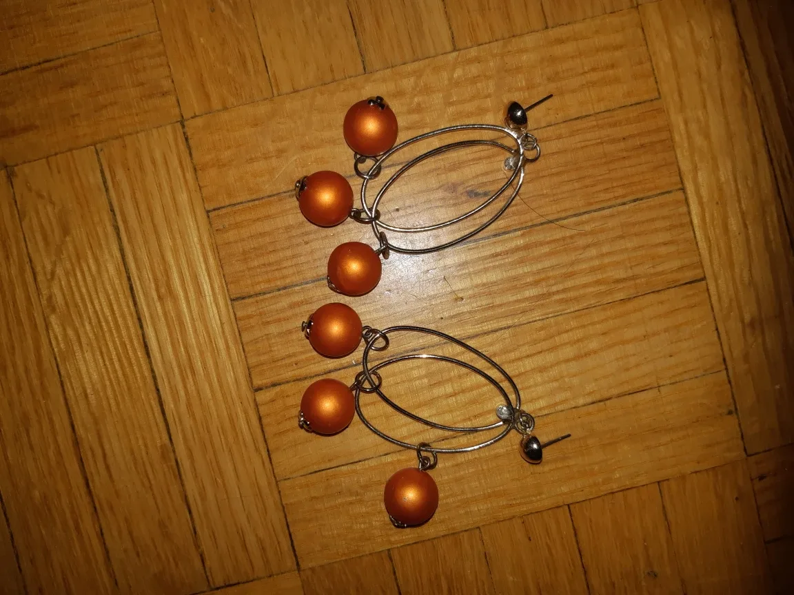 Orange Beaded Earrings 🇨🇦 thumbnail