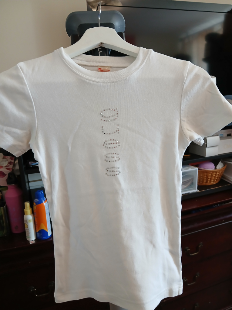GUESS !White T-shirt with Rhinestone Detail