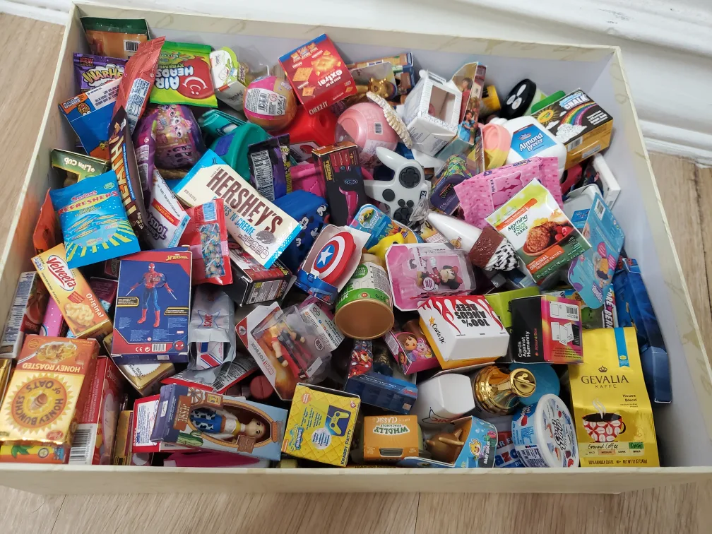 Mini Brands image indicator(2)