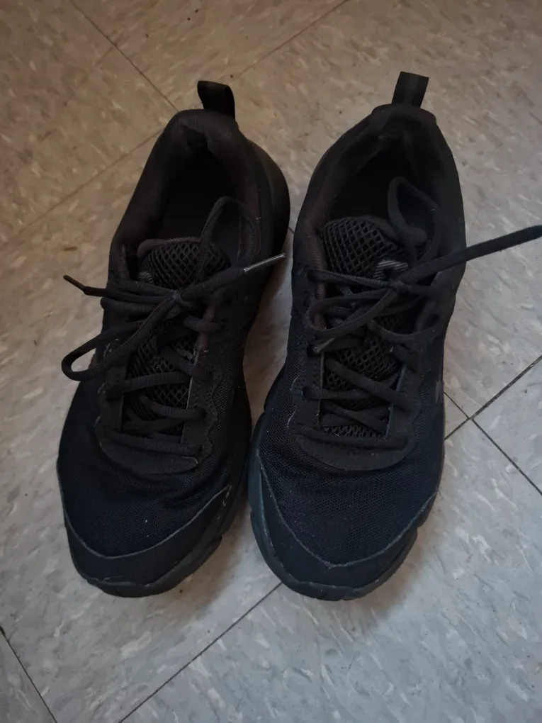 Under Armour Black Running Shoes - Size 9 thumbnail