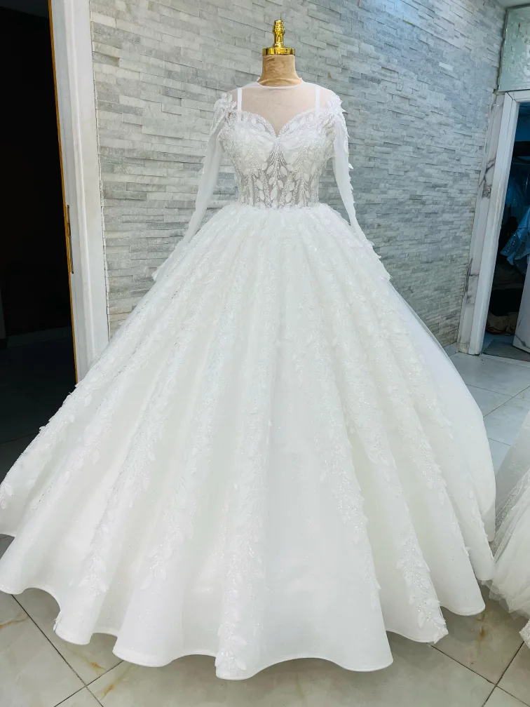 Elegant White Wedding Dress image indicator(4)