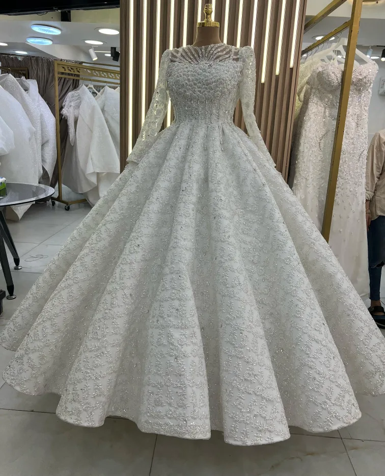 Elegant White Wedding Dress image indicator(8)