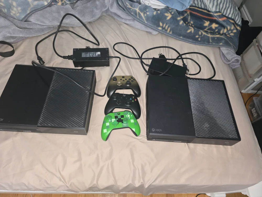 Xbox One Consoles & Games Bundle thumbnail