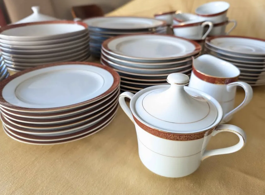 Chinaware Set ~ Crown Empire Fine China ~ Empress Pattern image indicator(2)