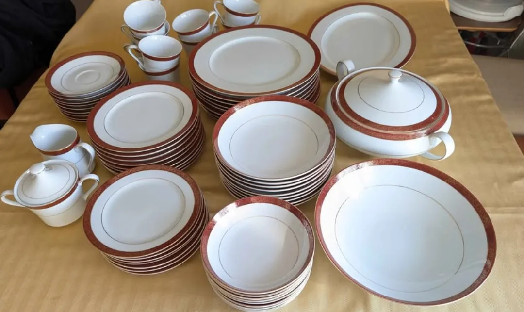 Chinaware Set ~ Crown Empire Fine China ~ Empress Pattern image indicator(10)