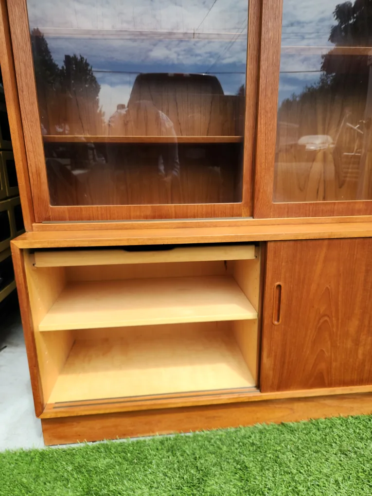 Wooden Display Cabinet with Sliding Doors image indicator(8)