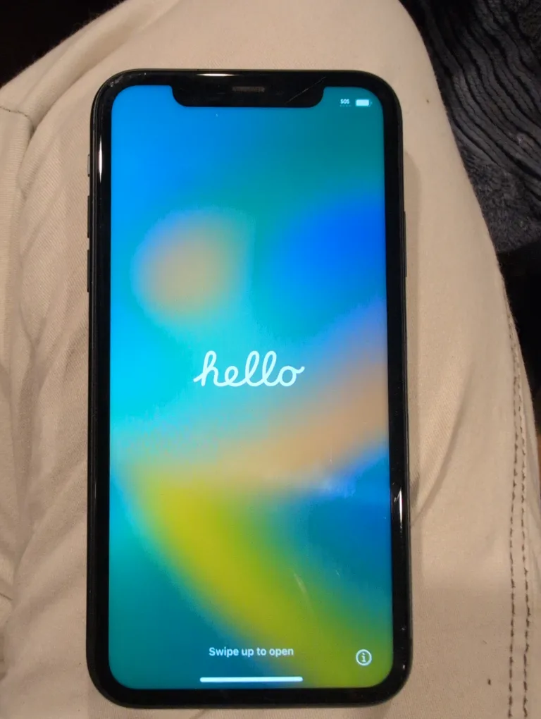 Apple iPhone 11 - Black thumbnail