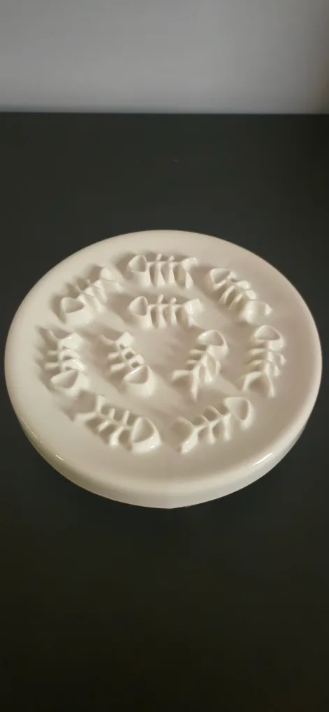 White Ceramic Slow Feeder Cat Dish with Bamboo Stand thumbnail